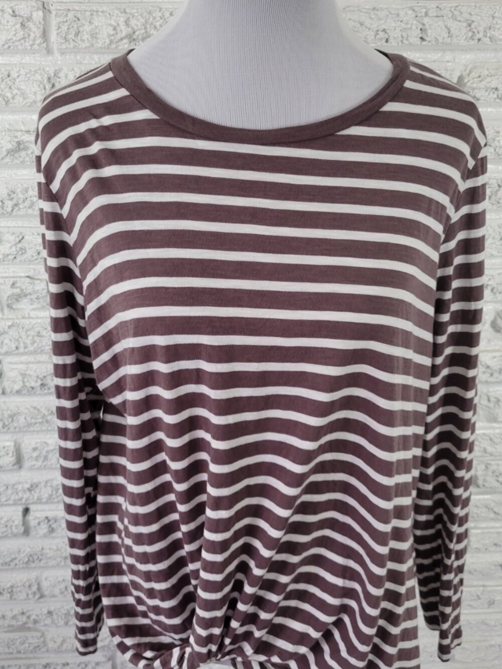 Maurices 24/7 XL Brown White Striped Tee Womens‎ Long Sleeve Knot Hem STR72E - Picture 3 of 10